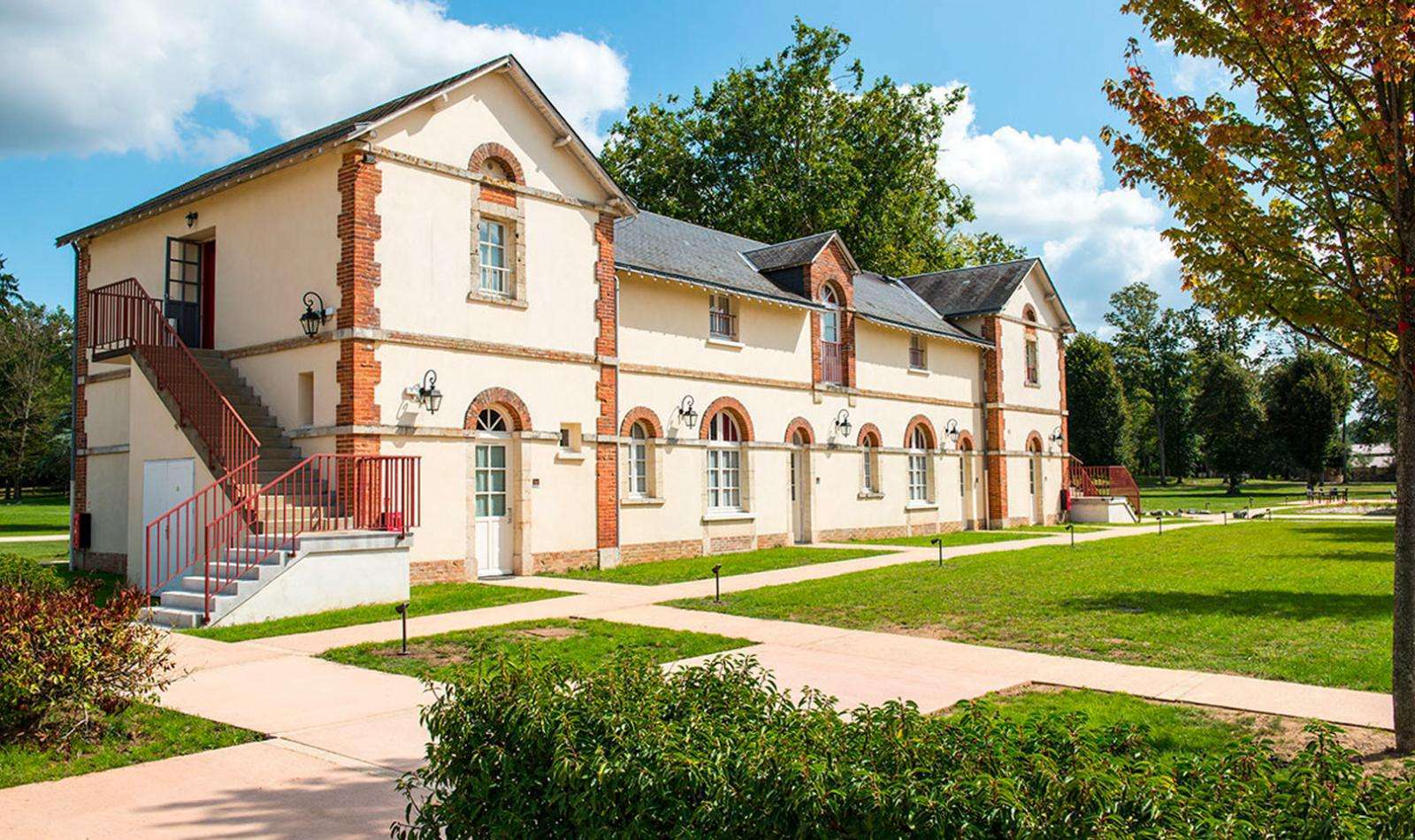 Отель Country Club Yvre-l'Eveque Экстерьер фото