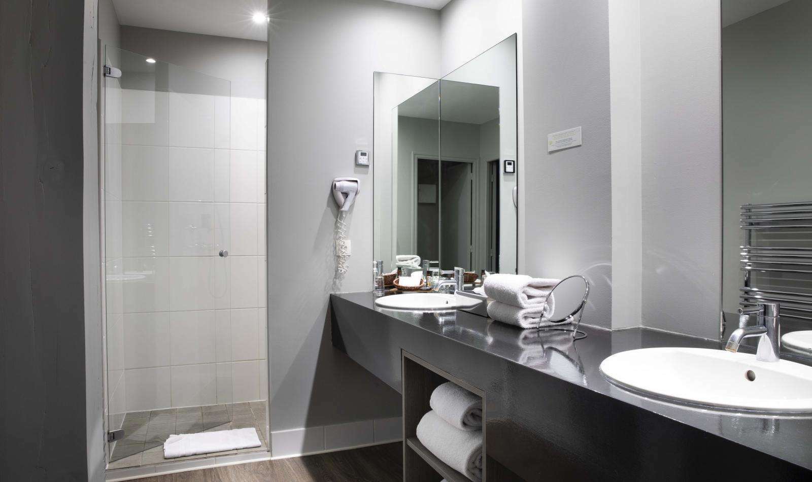 Отель Country Club Yvre-l'Eveque Номер фото