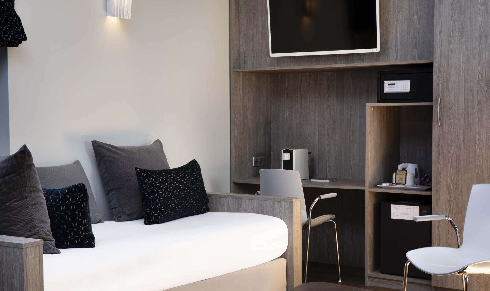 Отель Country Club Yvre-l'Eveque Номер фото