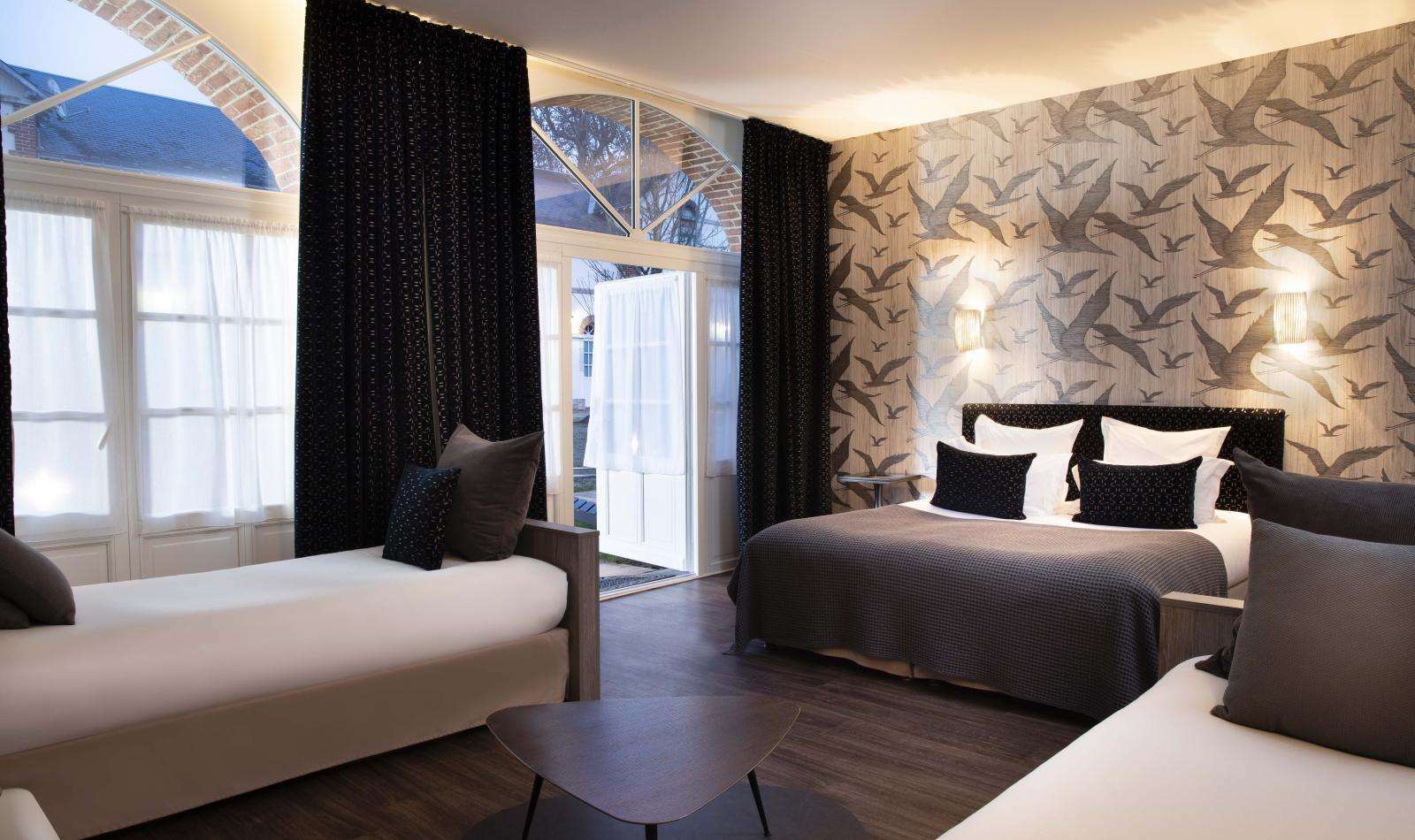 Отель Country Club Yvre-l'Eveque Номер фото