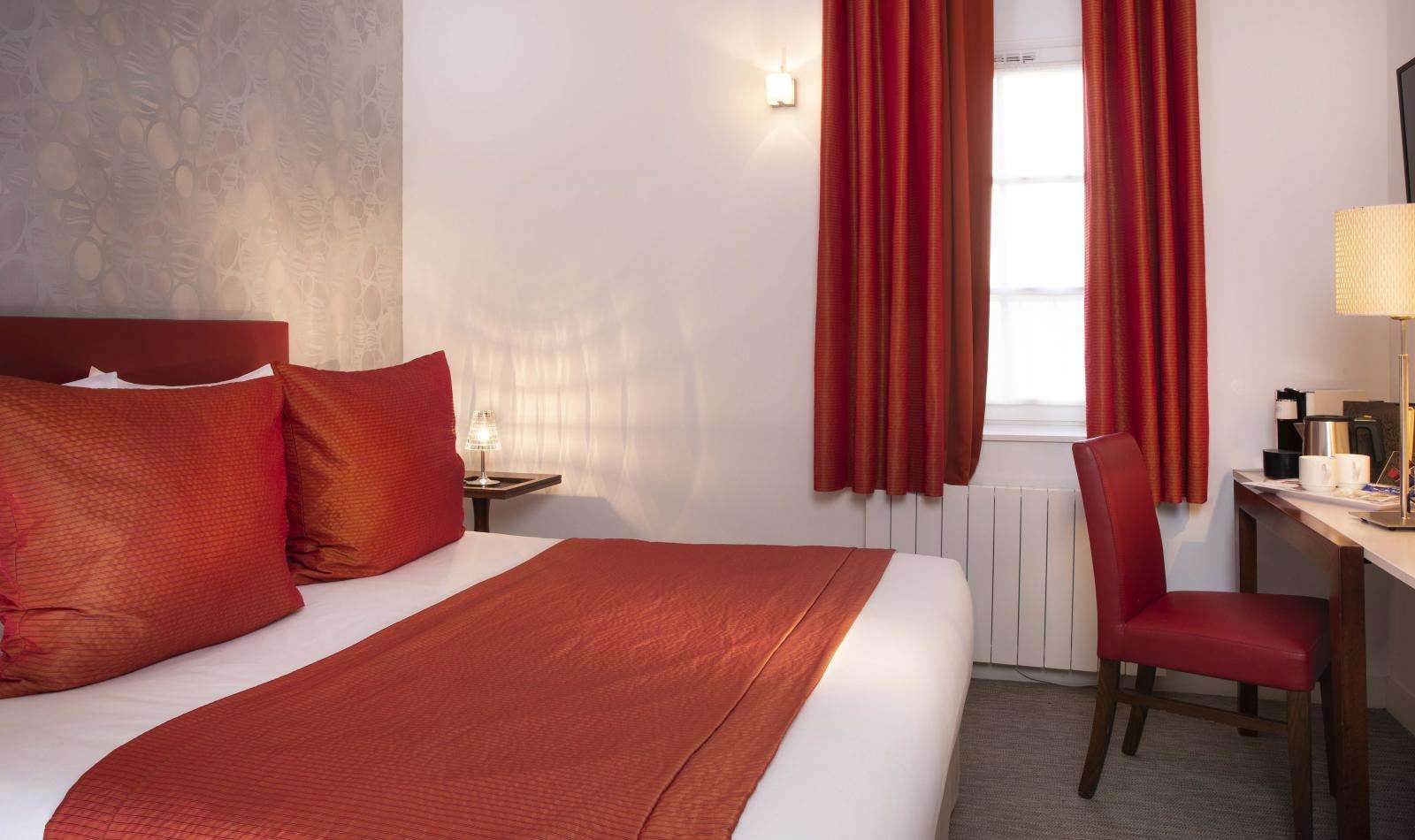 Отель Country Club Yvre-l'Eveque Номер фото